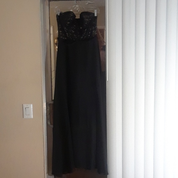 Dress - Picture 1 of 3